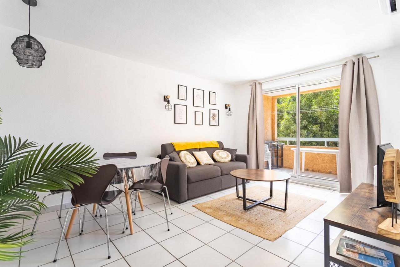 La Castillane - Appt Avec Piscine Partagee กาวาแลร์-ซูร์-แมร์ ภายนอก รูปภาพ